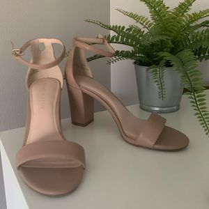 Kelly and Katie nude block heel shoes size 9